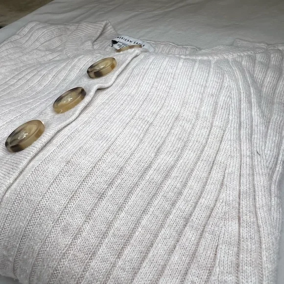 American Eagle Creme sweater - Picture 10 of 10